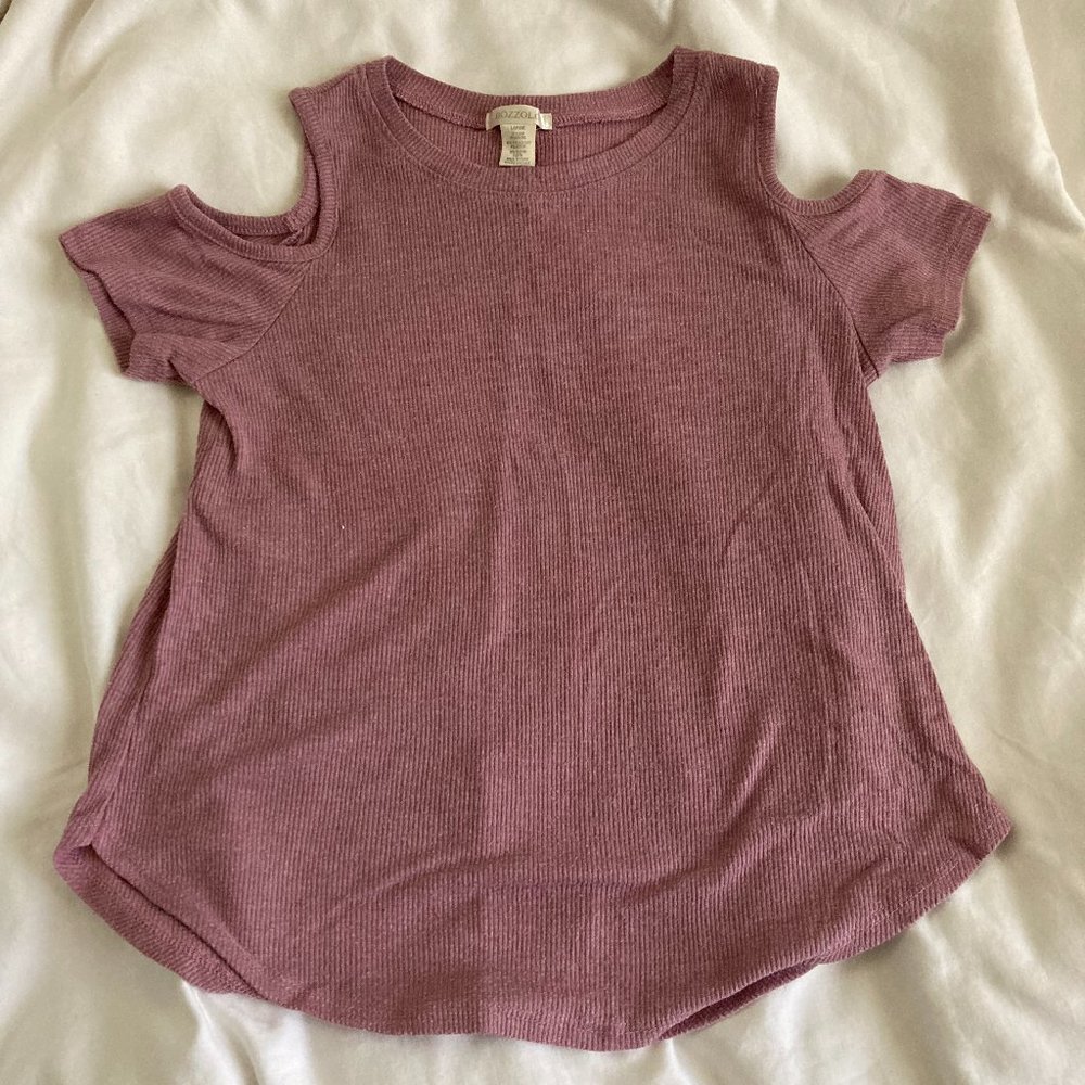 Shoulder cut out pink shirt for preteens